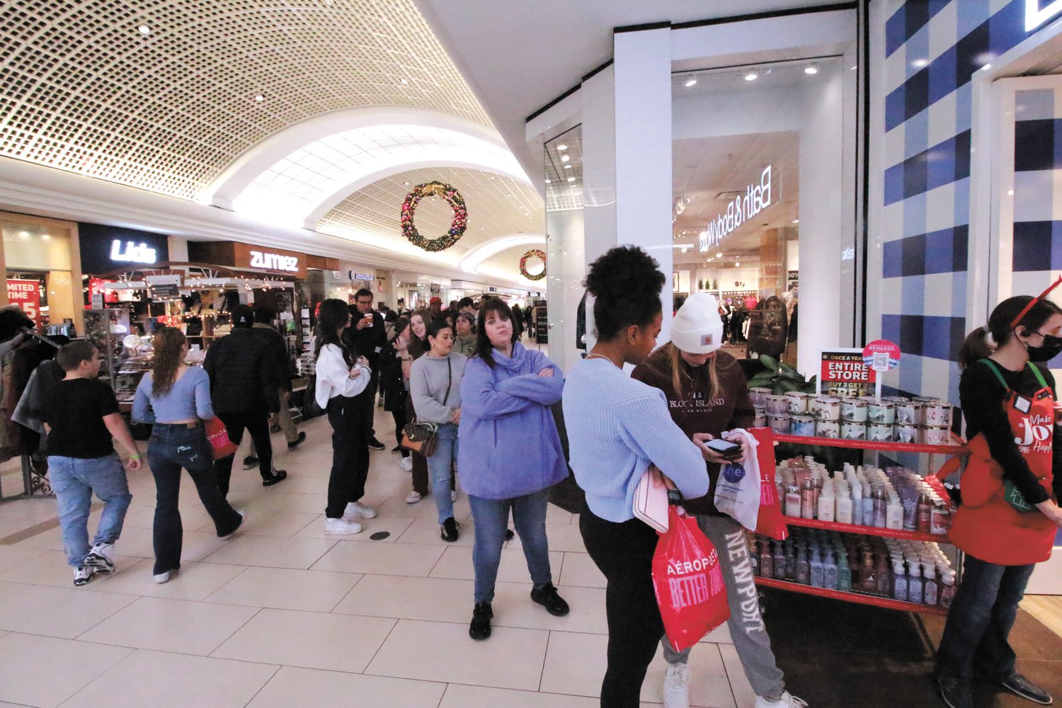 IT’S A WAIT: Shoppers lined up in front of the Bed & Bath in Warwick Mall on Black Friday to take advantage of their but 3, get 3 free deal.